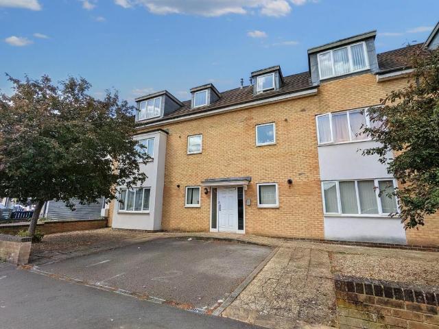 Flat for sale in Feckenham, City Of Bristol