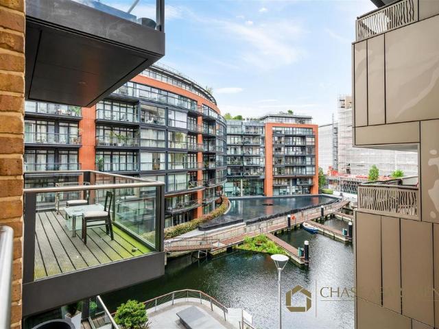 Flat for sale in Pimlico, Greater London
