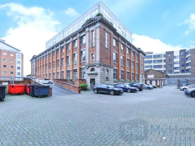 Flat for sale in Black Friars, Old Wharf
