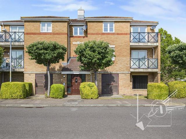 Flat for sale in Westcourt, Hamerton
