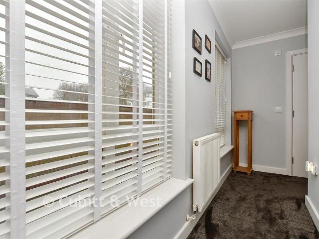 Flat for sale in Caterham Valley, Hillview