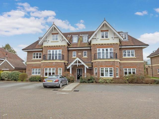 Flat for sale in Bray Wick, Maidenhead