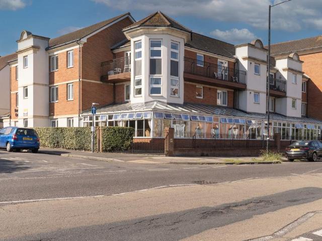 Flat for sale in Cliftonville West, Thanet