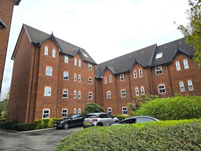 Flat for sale in Altrincham, Trafford