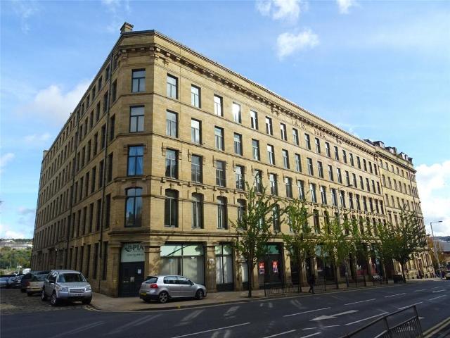 Flat for sale in West Yorkshire