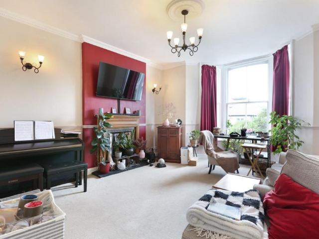 Flat for sale in London Borough of Lewisham, Forest Hill