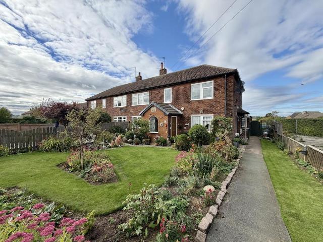 Flat for sale in Barwick in Elmet, Leeds