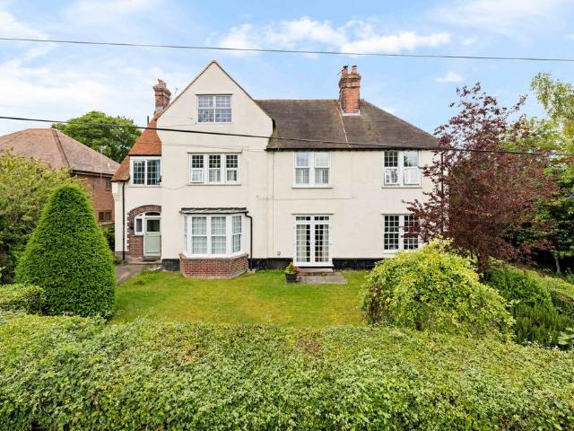Flat for sale in Ash, Kent