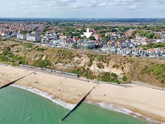 Flat for sale in Southbourne, Bournemouth