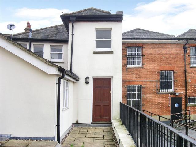 Flat for sale in Fole, Surrey