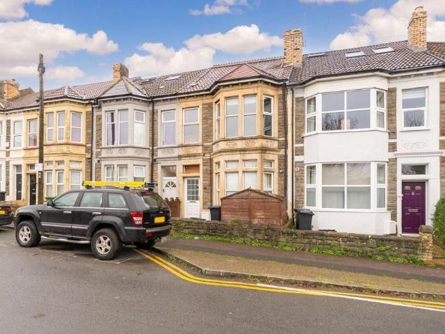 Flat for sale in Kingswood