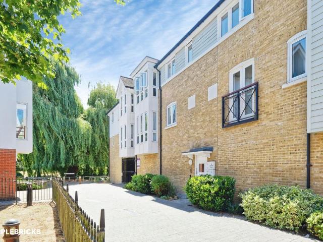Flat for sale in St. Mildred's, The Bridge