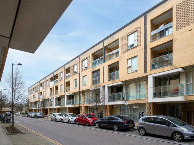 Flat for sale in Arbury, Cambridgeshire