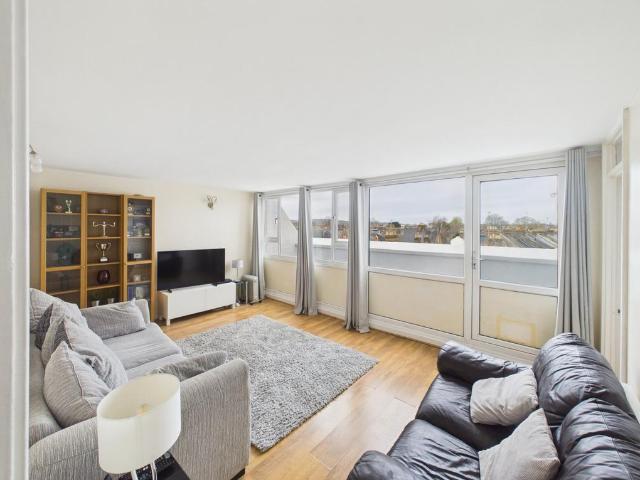 Flat for sale in Clewer Village, Windsor