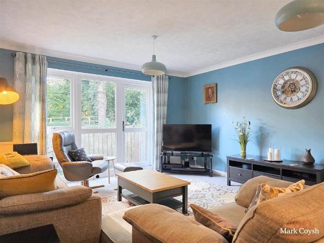 Flat for sale in Red Hill, Surrey