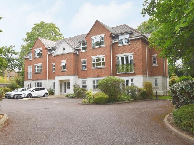 Flat for sale in Ashley Park, Surrey