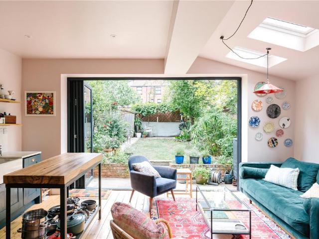 Flat for sale in Harringay, Greater London