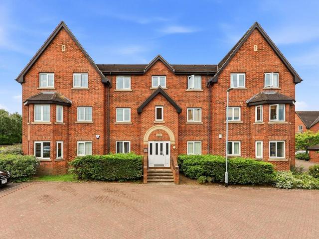 Flat for sale in Farsley, West Yorkshire