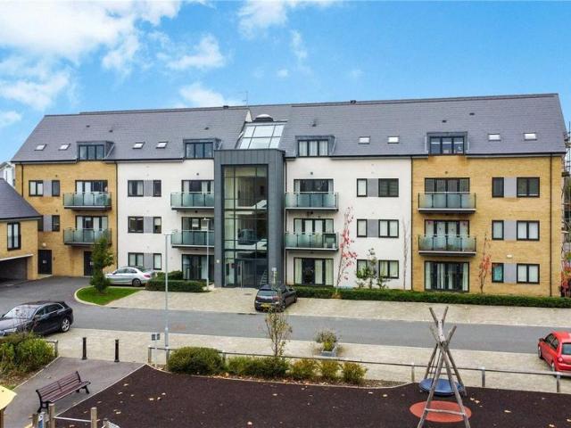 Flat for sale in Whitley Wood, Reading