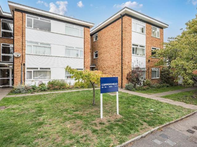 Flat for sale in New Malden, Greater London
