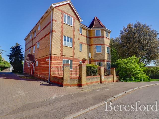 Flat for sale in Hythe, Fordham Heath