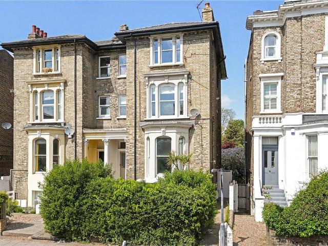 Flat for sale in Clapham Junction, Greater London