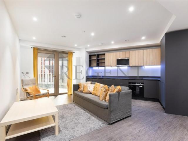 Flat for sale in Canning Town, Greater London