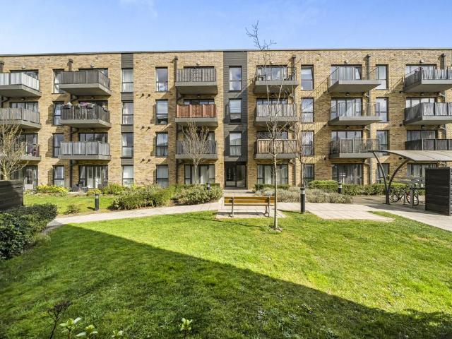 Flat for sale in London Borough of Croydon, Hillview