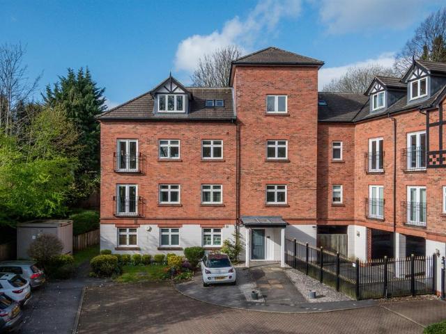 Flat for sale in Knutsford