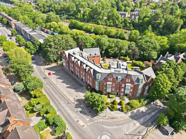 Flat for sale in Radlett, Hertfordshire