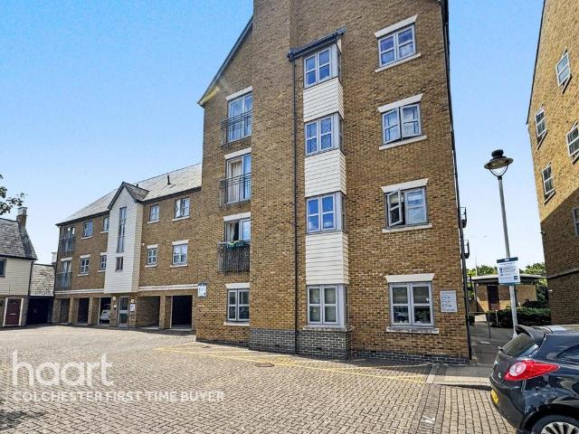 Flat for sale in Fordham Heath, Essex