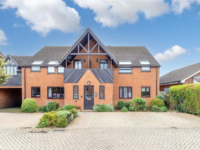 Flat for sale in Toddington, Bedfordshire