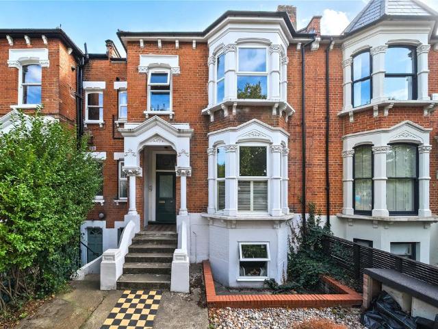 Flat for sale in Stroud Green, Greater London