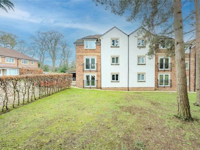 Flat for sale in Roundhay, West Yorkshire