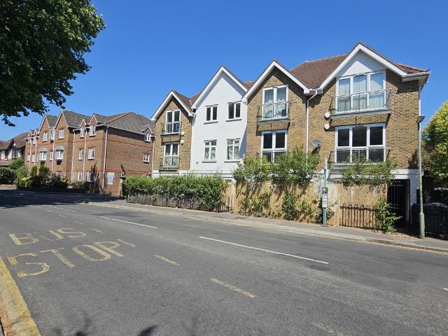 Flat for sale in Horsell, Woking