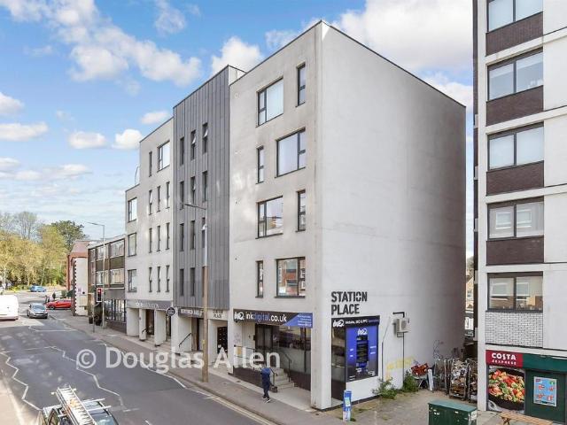 Flat for sale in Navestock Side, Essex