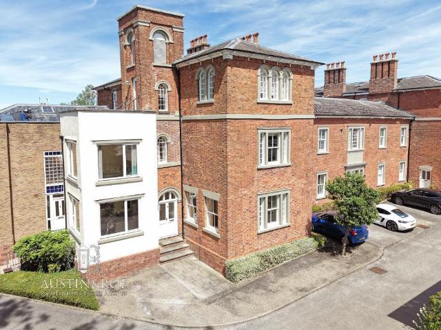 Flat for sale in Stone, Baswich