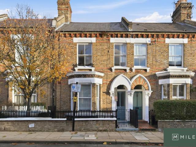 Flat for sale in Kensal Town, Greater London