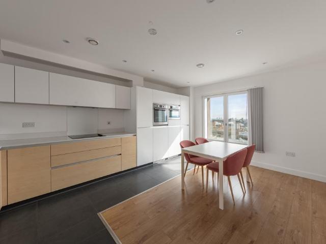Flat for sale in Greenwich Millennium Village, Greater London