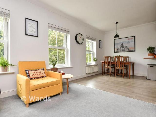 Flat for sale in The Bridge, Kent
