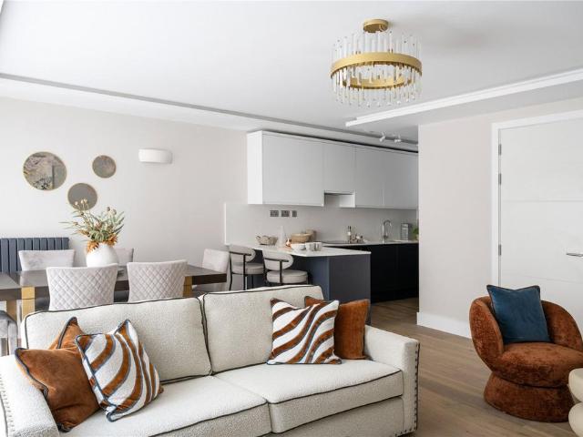 Flat for sale in London Borough of Hammersmith and Fulham, Greater London