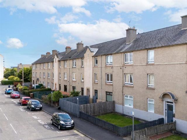 Flat for sale in Moat, Slateford