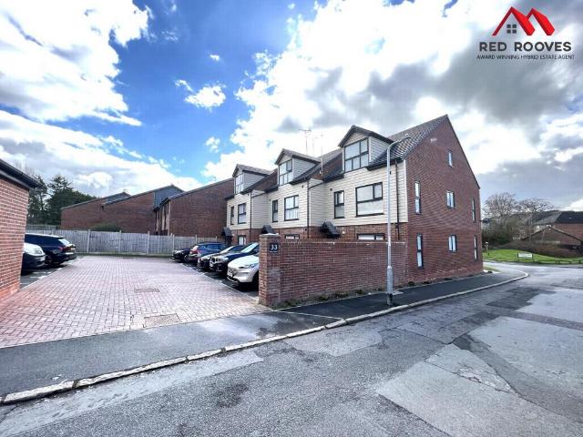 Flat for sale in Woolton, Calderstones