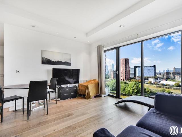 Flat for sale in London City Island, Blackwall