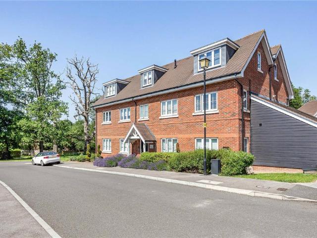 Flat for sale in Binfield