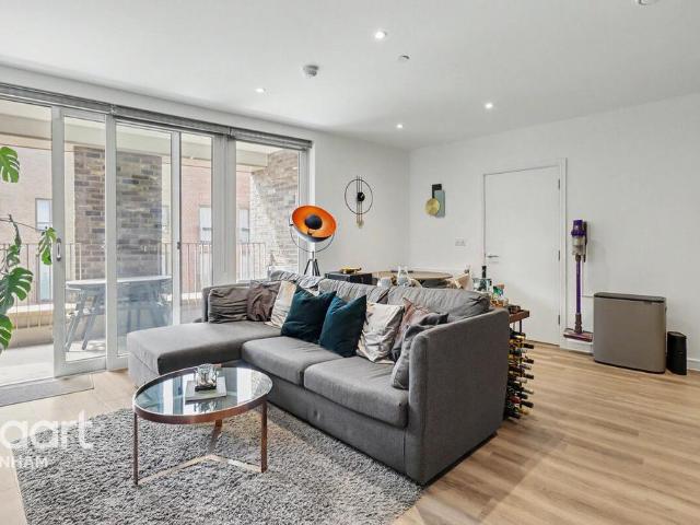 Flat for sale in Greater London