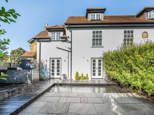 Flat for sale in Maidenhead