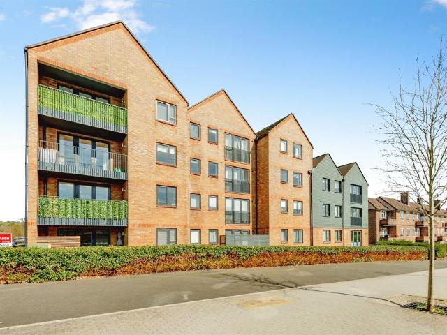 Flat for sale in Red Hill, Surrey