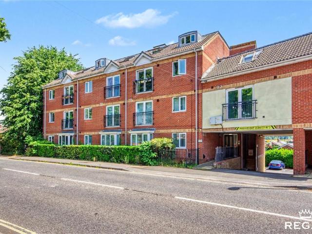 Flat for sale in Helford, Hampshire