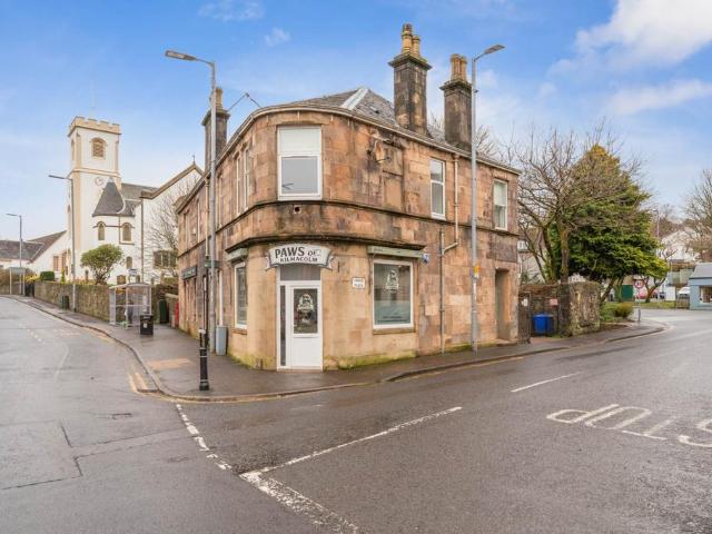 Flat for sale in Kilmacolm, Scotland